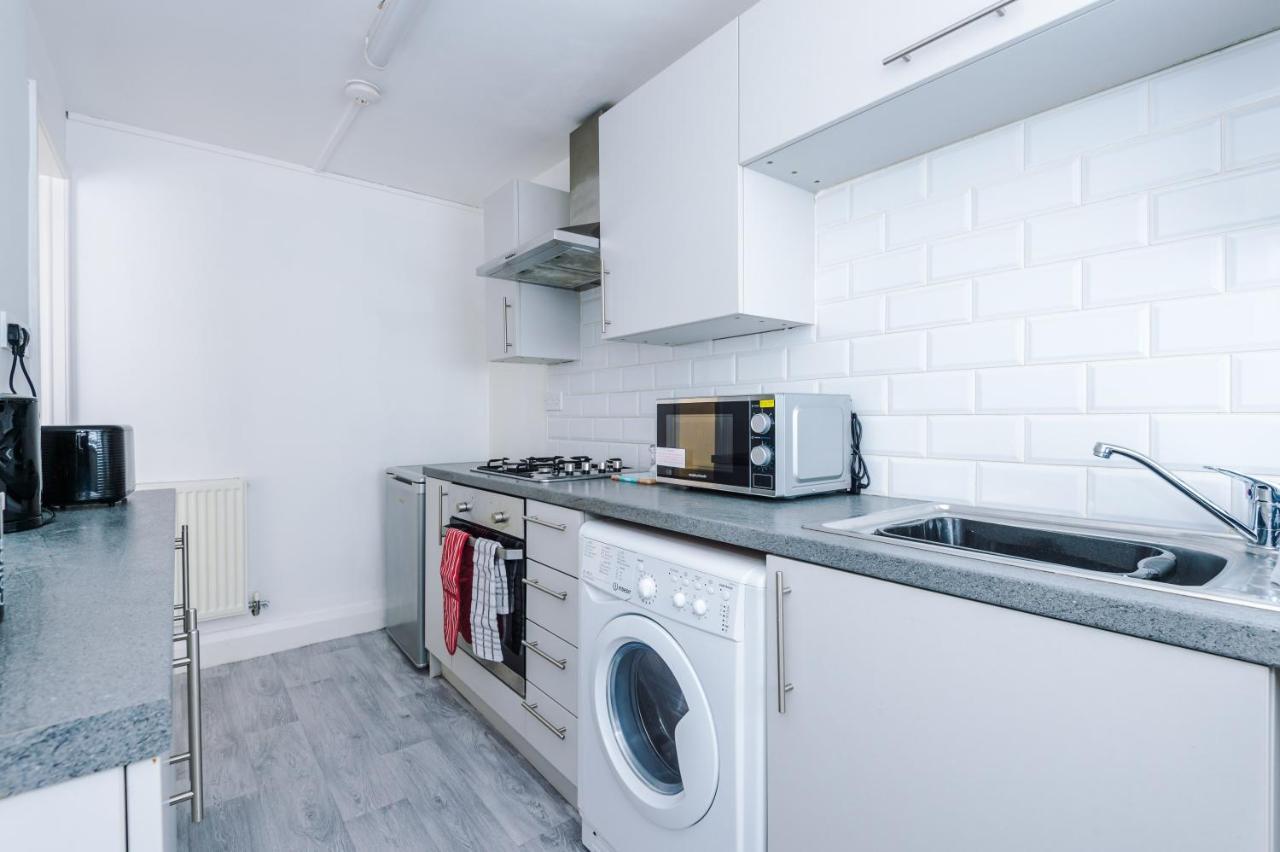 Stylish 2 Bedroom House, Entire Home, Free Parking, Wifi & Netflix Liverpool Dış mekan fotoğraf