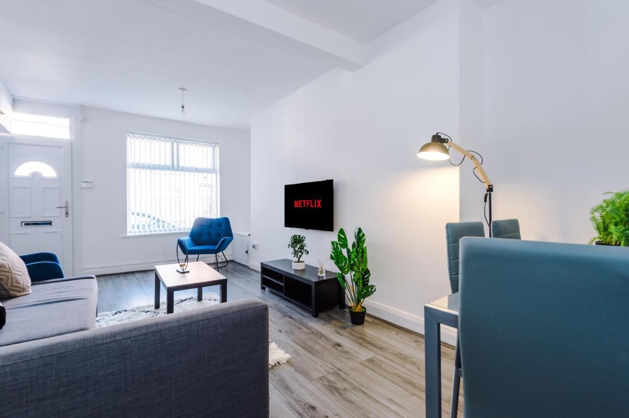 Stylish 2 Bedroom House, Entire Home, Free Parking, Wifi & Netflix Liverpool Dış mekan fotoğraf