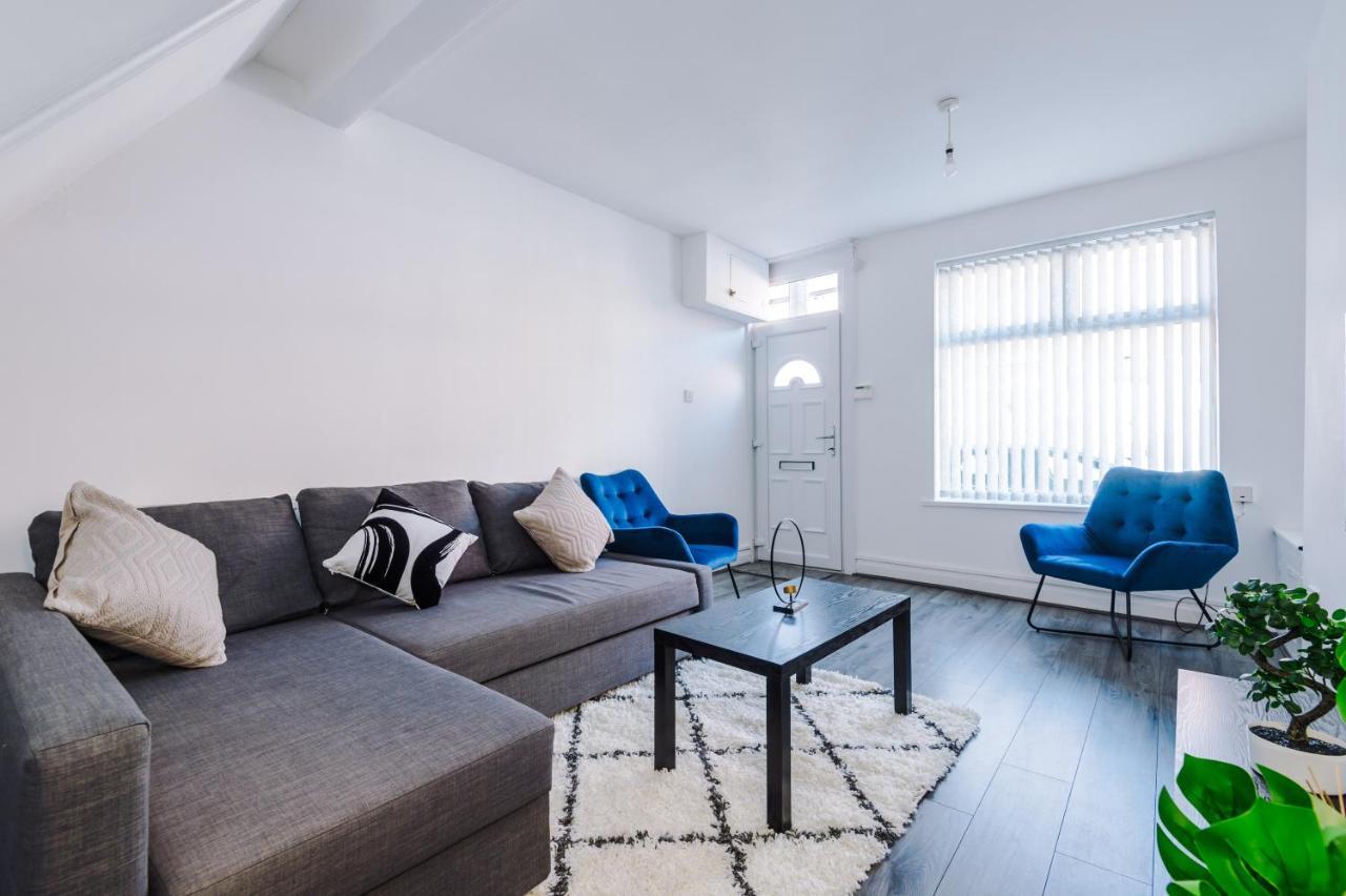 Stylish 2 Bedroom House, Entire Home, Free Parking, Wifi & Netflix Liverpool Dış mekan fotoğraf